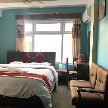 Hotel Discovery Inn カトマンズ エクステリア 写真