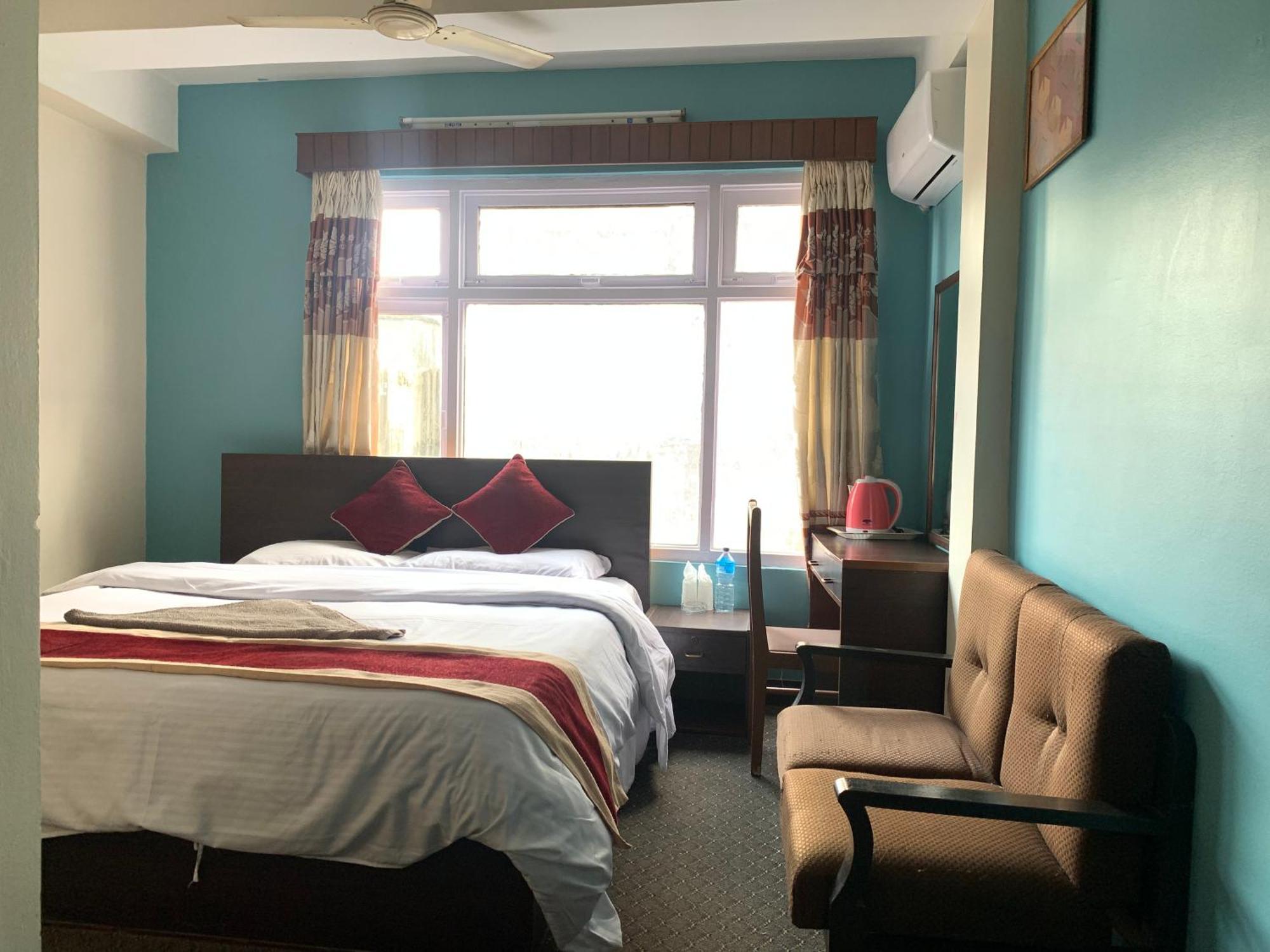 Hotel Discovery Inn カトマンズ エクステリア 写真