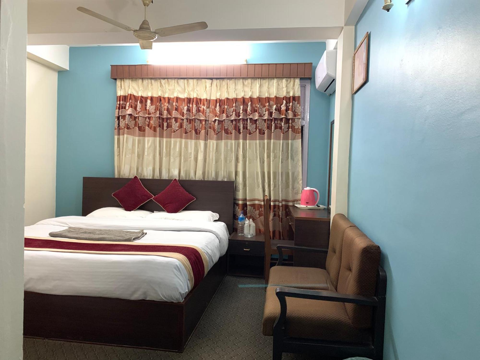 Hotel Discovery Inn カトマンズ エクステリア 写真